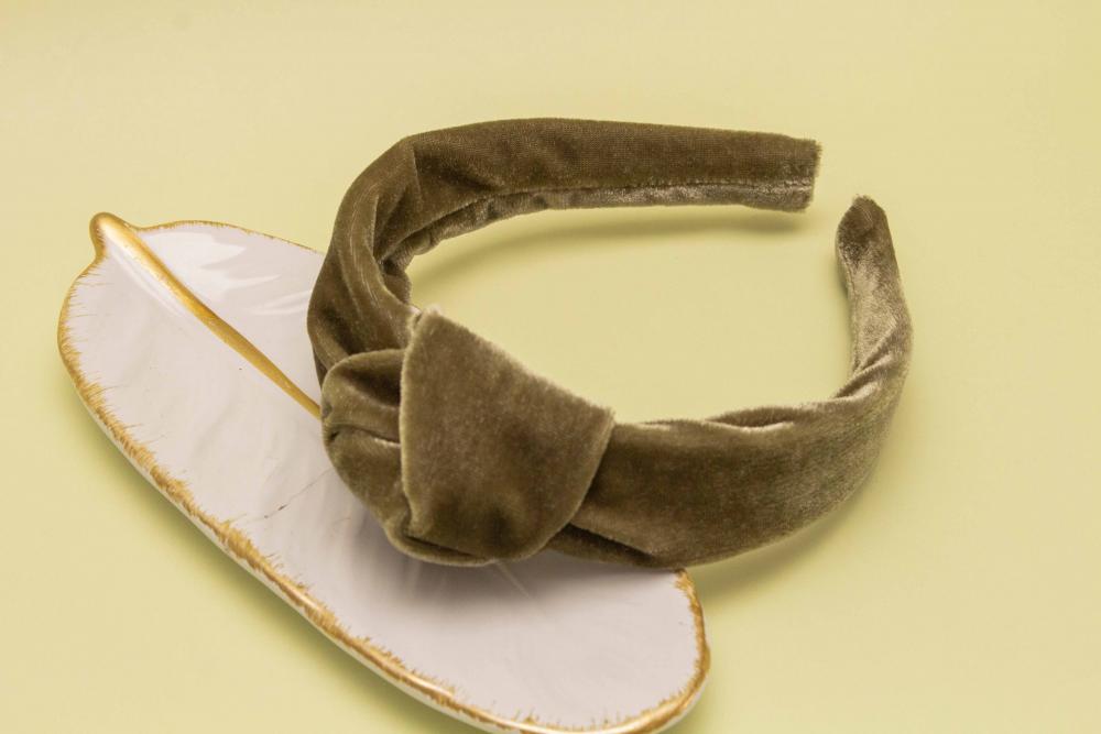 TIARA | NÓ TURBANTE VELUDO | VERDE MILITAR