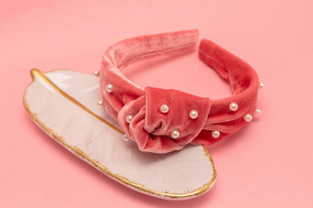 TIARA | NÓ TURBANTE VELUDO COM PEROLAS | ROSA CHICLETE