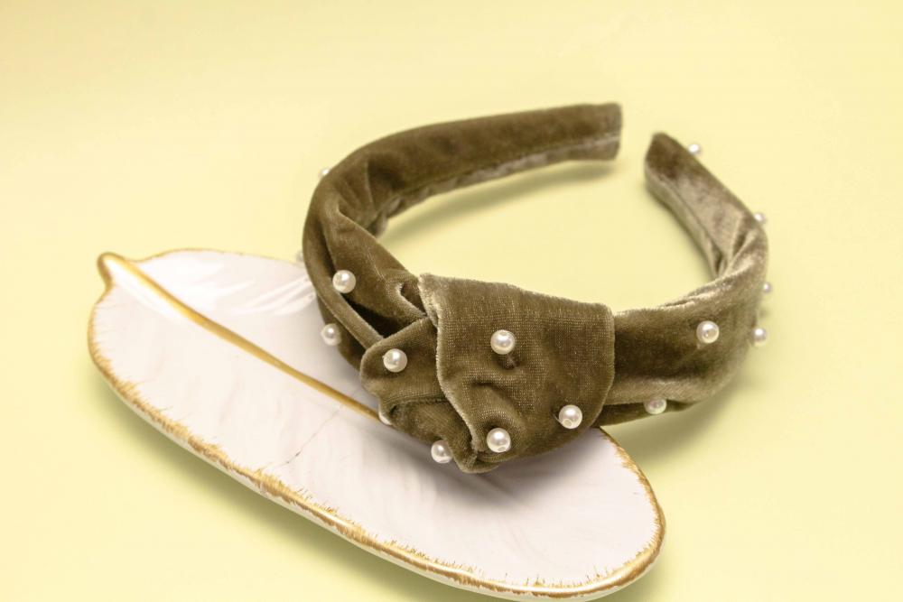TIARA | NÓ TURBANTE VELUDO COM PEROLAS | VERDE MILITAR