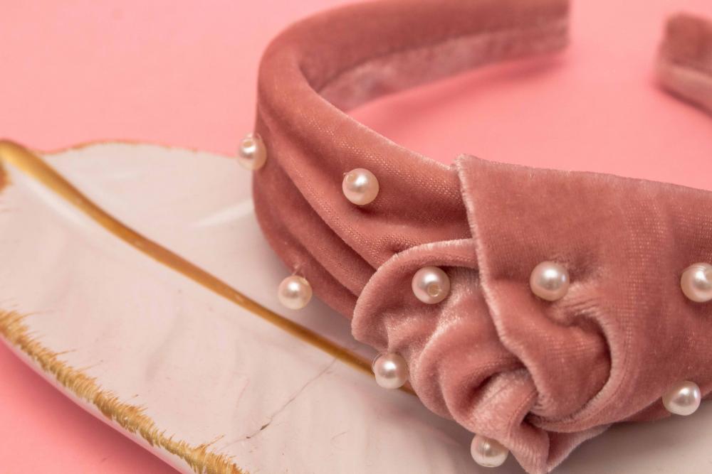 TIARA | NÓ TURBANTE VELUDO COM PEROLAS | ROSÊ