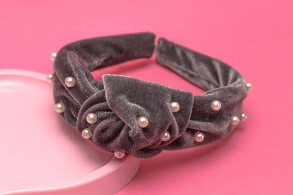 TIARA | NÓ TURBANTE VELUDO COM PEROLAS | CINZA