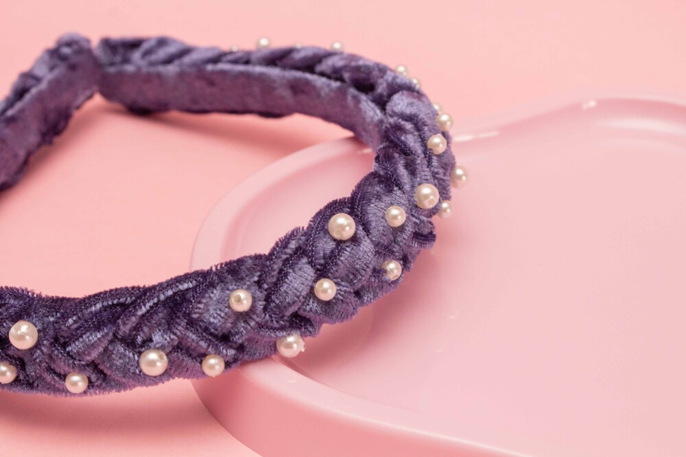 TIARA | TRANÇA ACHATADA VELUDO FINO COM PEROLAS | INDIGO