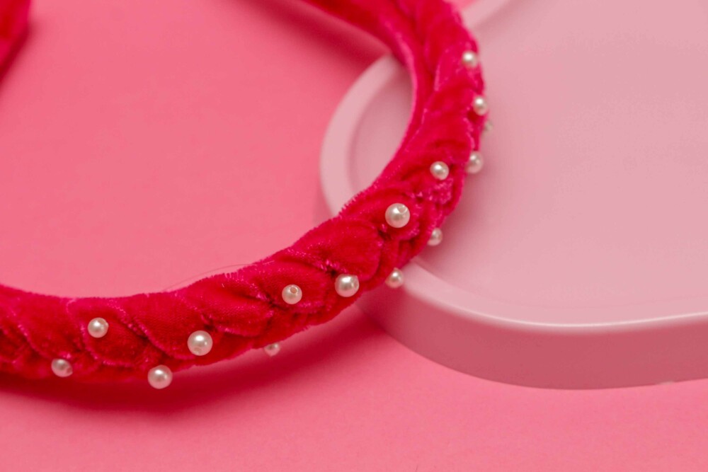 TIARA | TRANÇA ACHATADA VELUDO FINO COM PEROLAS | PINK