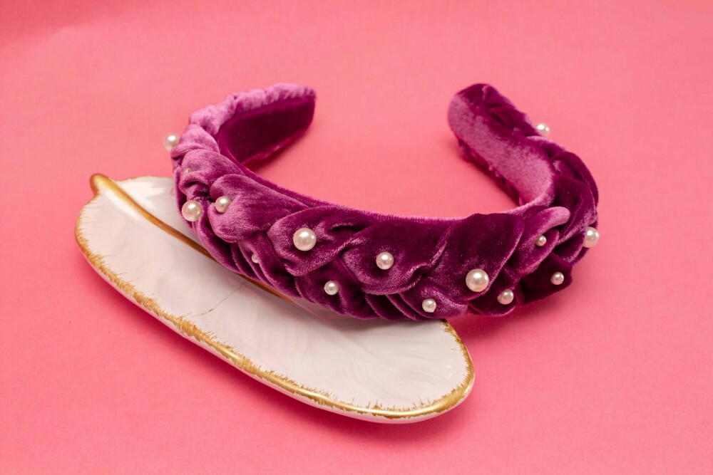 TIARA | TRANÇA ACHATADA VELUDO PEROLAS | ROXO CRISTAL