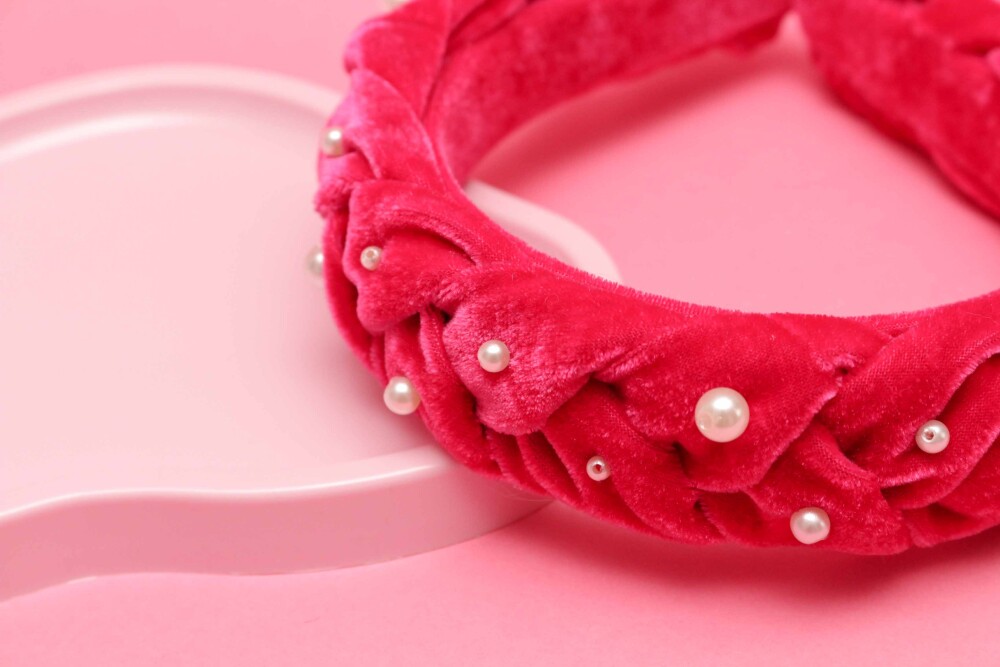 TIARA | TRANÇA ACHATADA VELUDO PEROLAS | PINK