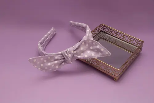 TIARA | TRICOLINE COM BOLINHAS LAÇO | LILÁS BOLINHA BRANCA