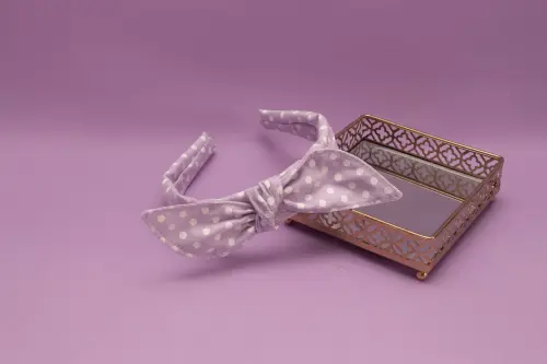 TIARA | TRICOLINE COM BOLINHAS LAÇO | LILÁS BOLINHA BRANCA