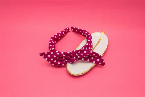 TIARA | TRICOLINE COM BOLINHAS LAÇO | BORDÔ BOLINHA BRANCA