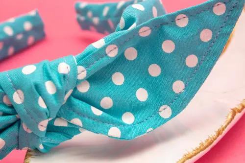 TIARA | TRICOLINE COM BOLINHAS LAÇO | AZUL CLARO BOLINHA BRANCA