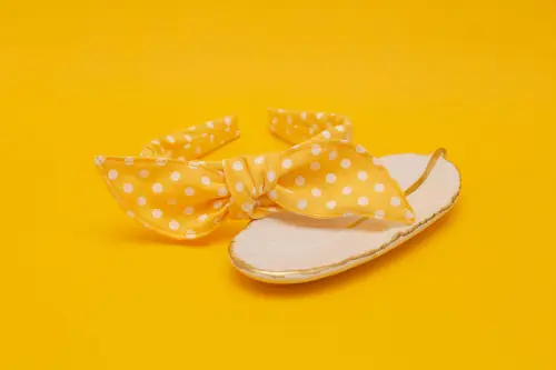 TIARA | TRICOLINE COM BOLINHAS LAÇO | AMARELO BOLINHA BRANCA