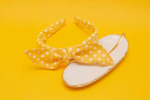 TIARA | TRICOLINE COM BOLINHAS LAÇO | AMARELO BOLINHA BRANCA