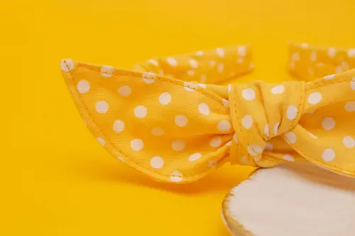 TIARA | TRICOLINE COM BOLINHAS LAÇO | AMARELO BOLINHA BRANCA