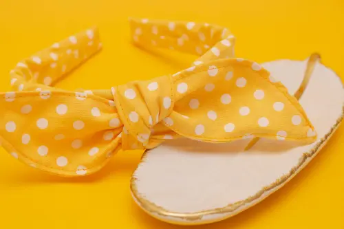 TIARA | TRICOLINE COM BOLINHAS LAÇO | AMARELO BOLINHA BRANCA