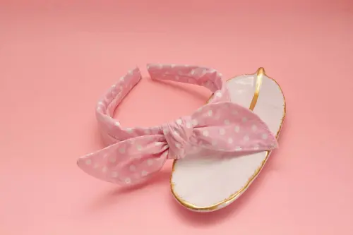 TIARA | TRICOLINE COM BOLINHAS LAÇO | ROSA CLARO BOLINHA BRANCA