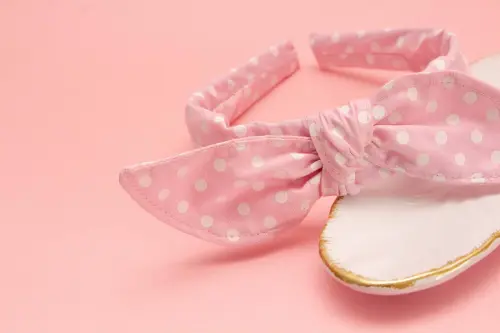 TIARA | TRICOLINE COM BOLINHAS LAÇO | ROSA CLARO BOLINHA BRANCA