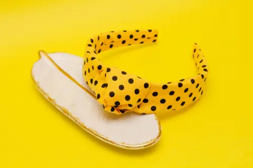 TIARA | TRICOLINE COM BOLINHA NÓ TURBANTE | AMARELO BOLINHA PRET