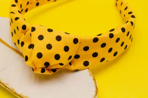 TIARA | TRICOLINE COM BOLINHA NÓ TURBANTE | AMARELO BOLINHA PRET