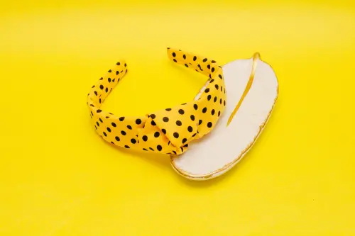 TIARA | TRICOLINE COM BOLINHA NÓ TURBANTE | AMARELO BOLINHA PRETA