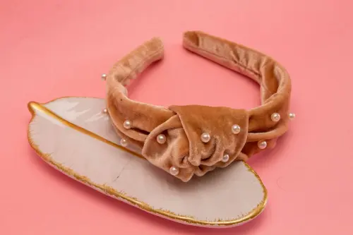 TIARA | NÓ TURBANTE VELUDO COM PEROLAS | PALHA DOURADA