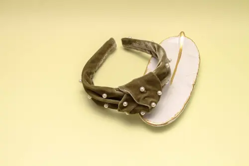 TIARA | NÓ TURBANTE VELUDO COM PEROLAS | VERDE MILITAR