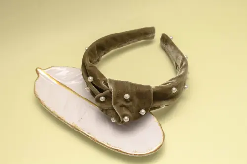 TIARA | NÓ TURBANTE VELUDO COM PEROLAS | VERDE MILITAR