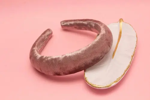 TIARA | CHEIA VELUDO | CARMIM