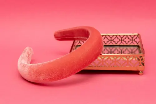 TIARA | CHEIA VELUDO | ROSA CHICLETE