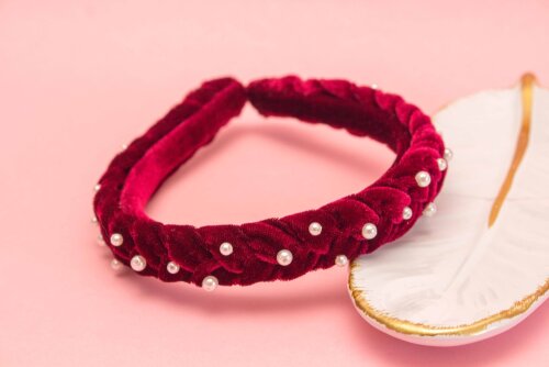TIARA | TRANÇA ACHATADA VELUDO FINO COM PEROLAS | MARSALA