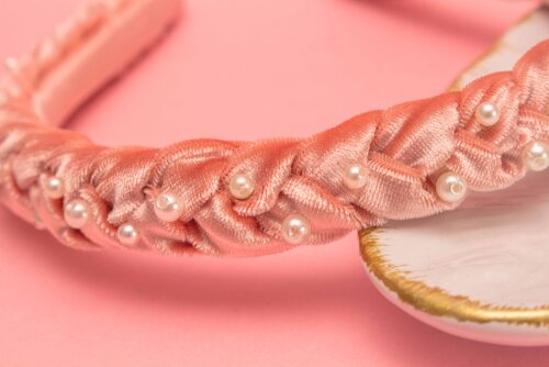 TIARA | TRANÇA ACHATADA VELUDO FINO COM PEROLAS | ROSA SALMÃO