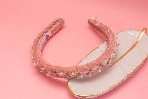 TIARA | TRANÇA ACHATADA VELUDO FINO COM PEROLAS | ROSÊ