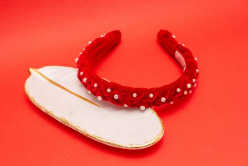 TIARA | TRANÇA ACHATADA VELUDO FINO COM PEROLAS | VERMELHO