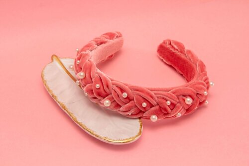 TIARA | TRANÇA ACHATADA VELUDO PEROLAS | ROSA SALMÃO