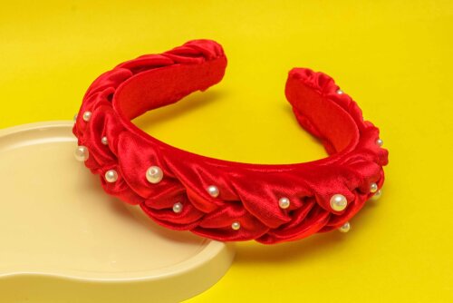 TIARA | TRANÇA ACHATADA VELUDO PEROLAS | VERMELHO CRISTAL