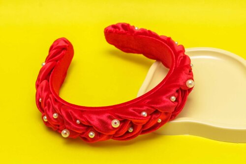 TIARA | TRANÇA ACHATADA VELUDO PEROLAS | VERMELHO CRISTAL