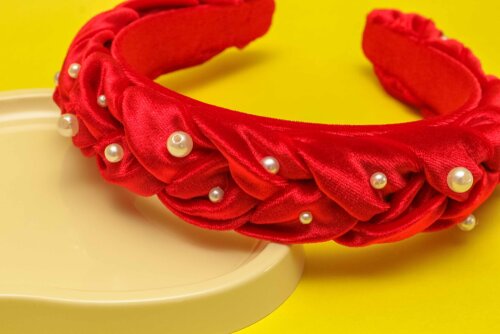 TIARA | TRANÇA ACHATADA VELUDO PEROLAS | VERMELHO CRISTAL