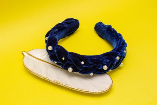 TIARA | TRANÇA ACHATADA VELUDO PEROLAS | AZUL DIA