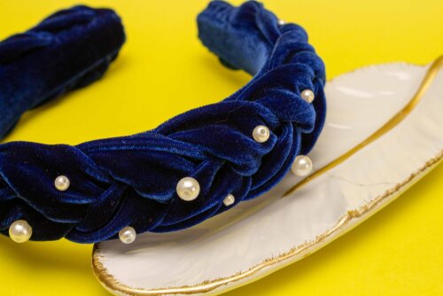 TIARA | TRANÇA ACHATADA VELUDO PEROLAS | AZUL DIA