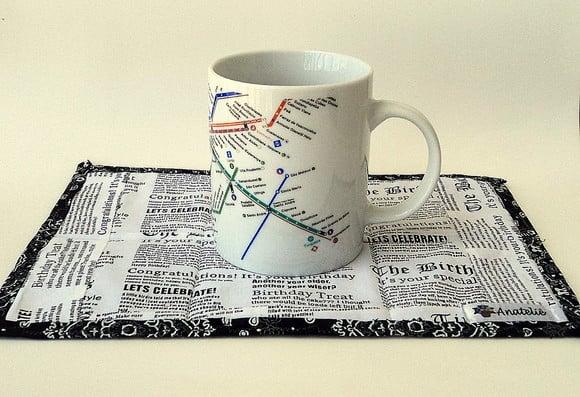 Mug Rug ou Tapete de Caneca Jornalista