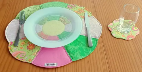 Jogo Americano Sousplat em Tecido Petalas e Porta Copos 4pçs
