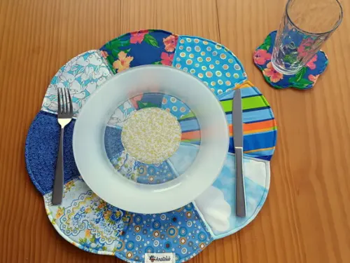 Jogo Americano Sousplat em Tecido Petalas e Porta Copos 4pçs