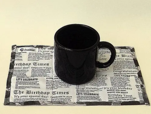 Mug Rug ou Tapete de Caneca Jornalista