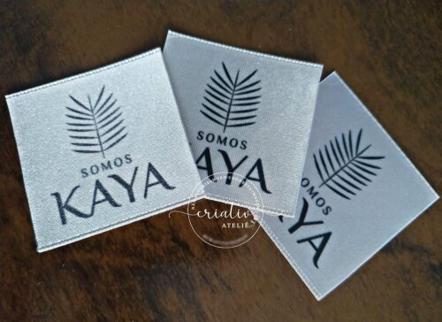 Etiqueta de Cetim Personalizada para Roupas 4 x 3,8 cm