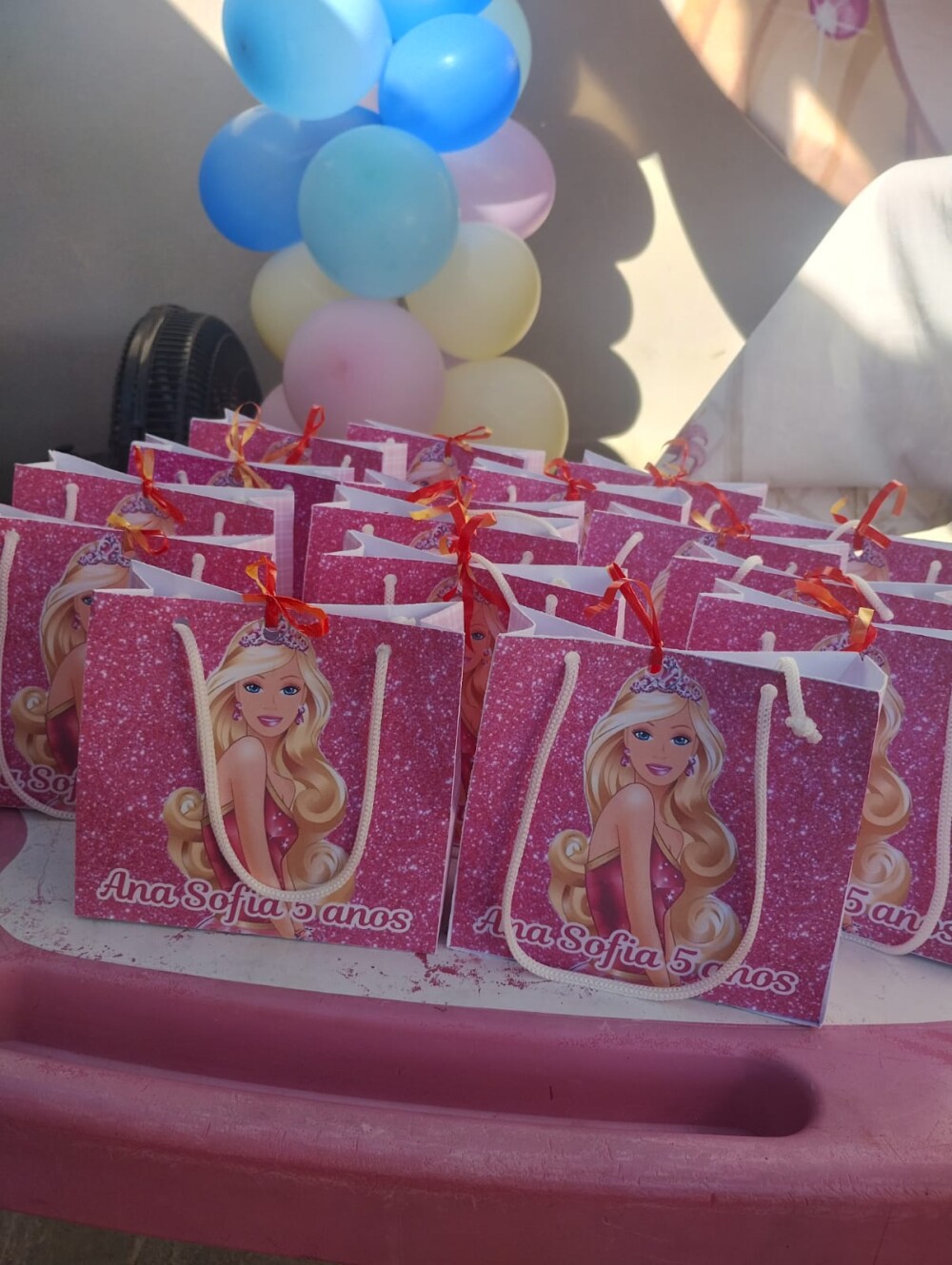 Sacolinha personalizada BARBIE para aniversários