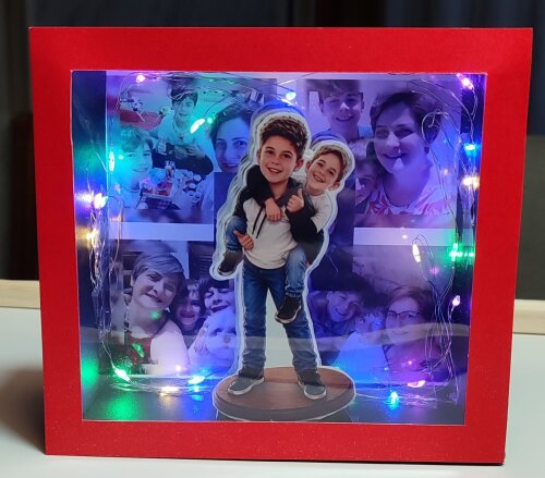 Quadro com fotos e luzes