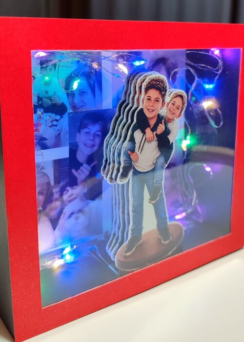 Quadro com fotos e luzes