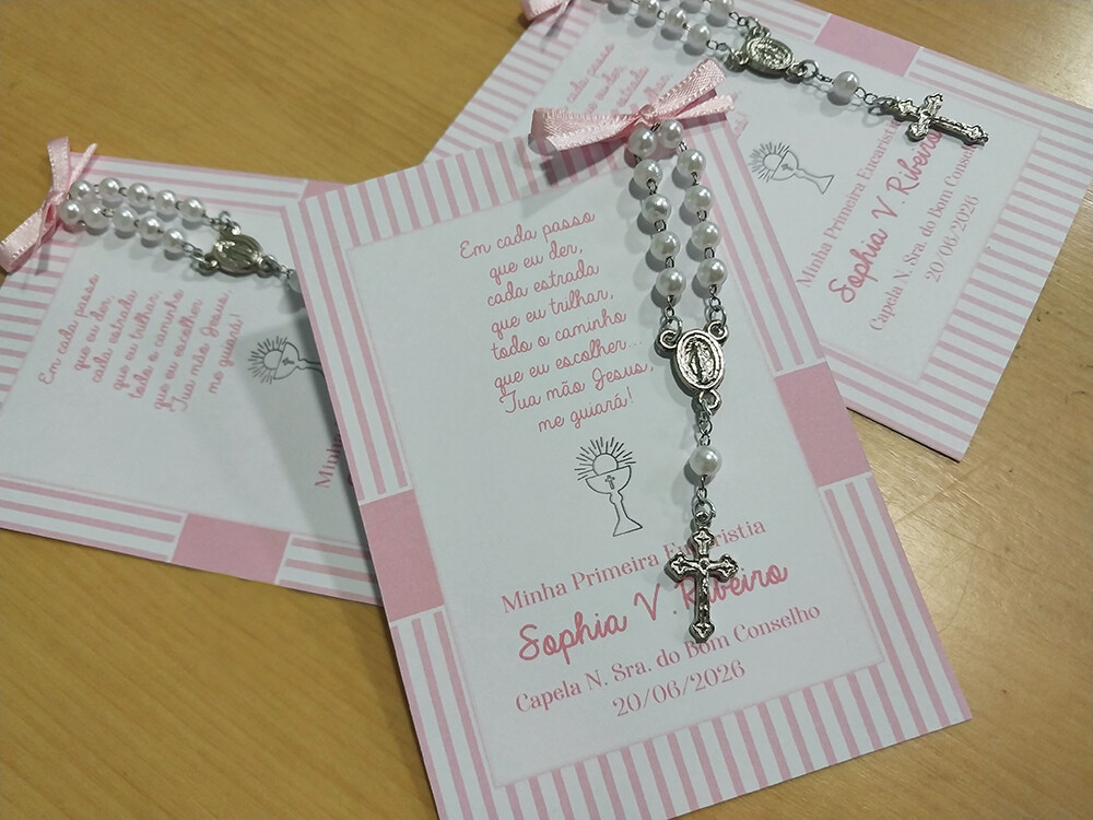 Lembrança Primeira Eucaristia Personalizada rosa com mini terço