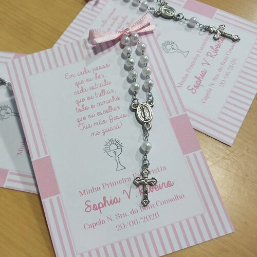 Lembrança Primeira Eucaristia Personalizada rosa com mini terço