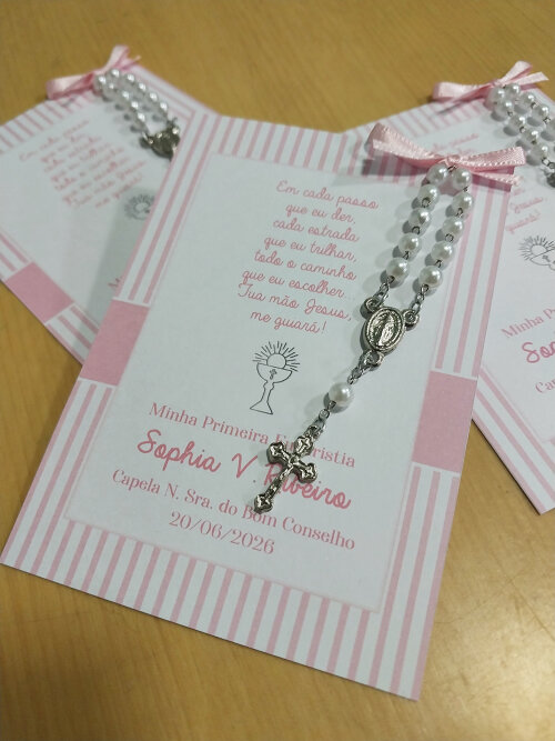Lembrança Primeira Eucaristia Personalizada rosa com mini terço