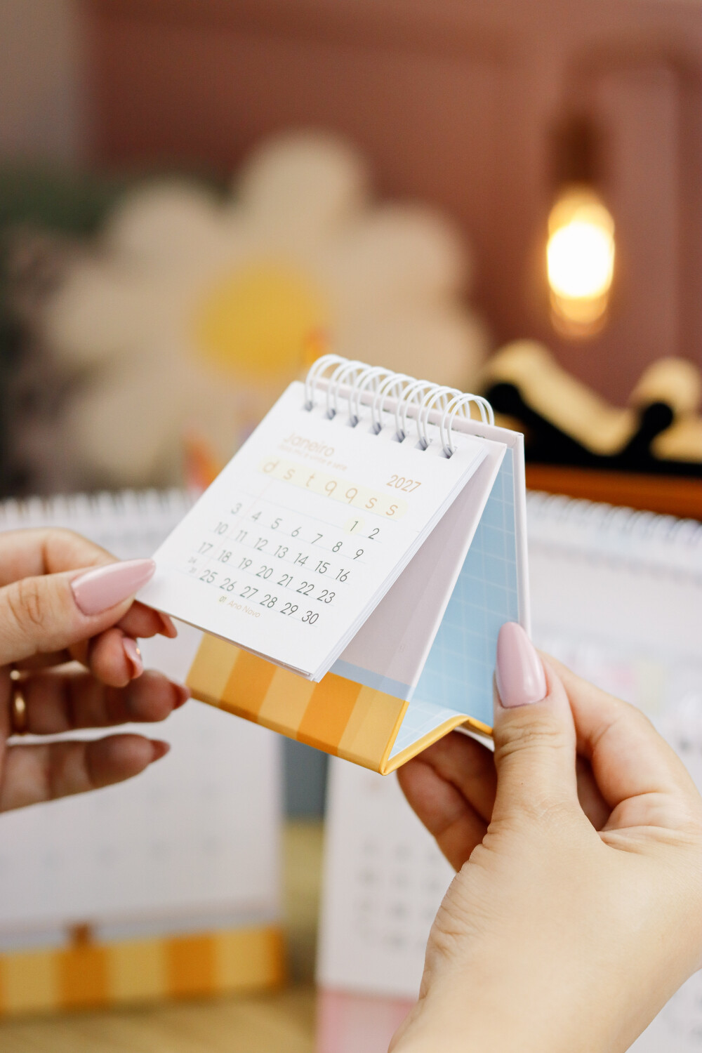 Mini Calendário de Mesa cartonado 2027