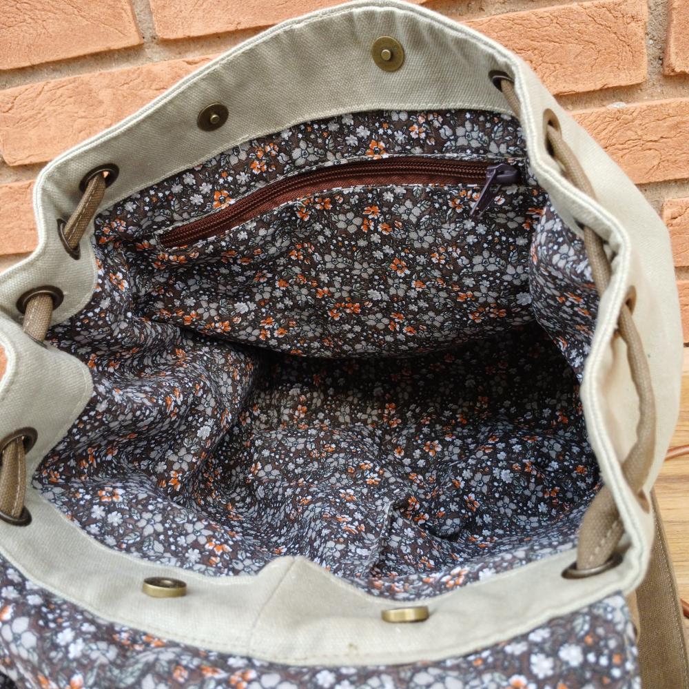 Mochila Bordada em lona